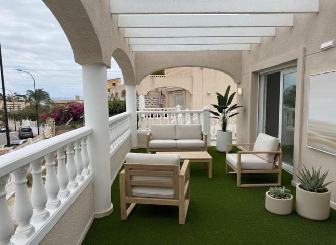 Bungalow en venta en El Campello, Pueblo Acantilado - Lanuza photo 0