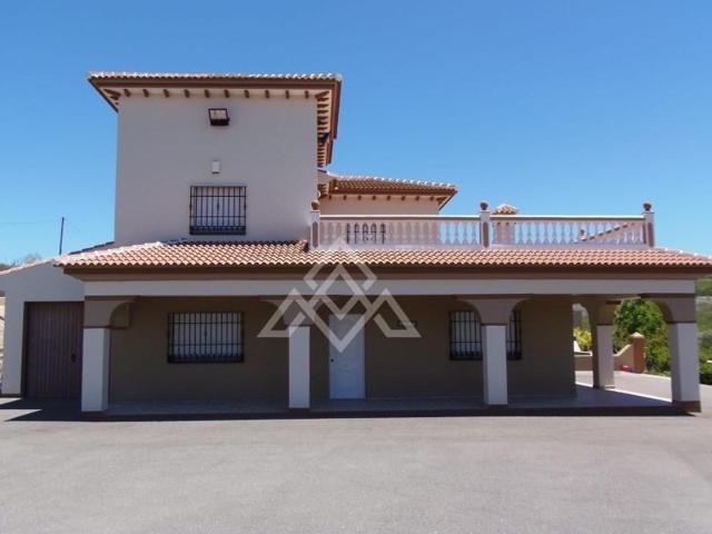 Chalet en venta en Arriate photo 0