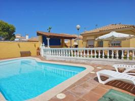 Chalet en venta en Chiclana de la Frontera, Costa de sancti petri photo 0