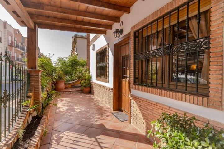 Chalet en venta en Peligros, Peligros photo 0