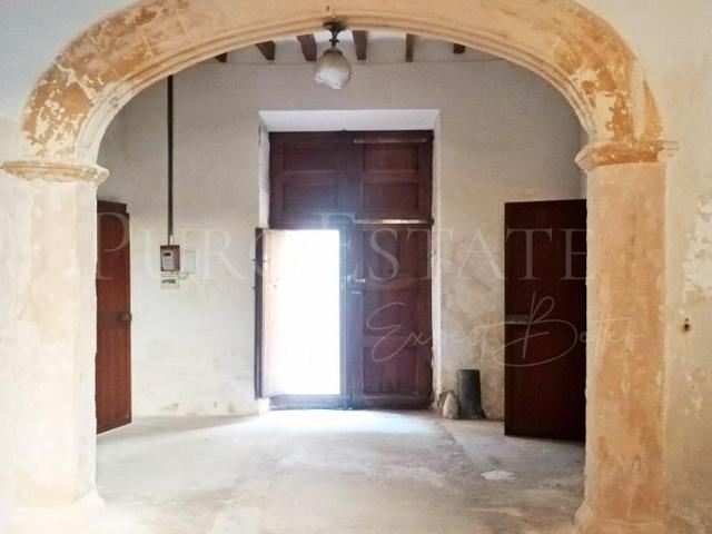 Edificio en venta en Manacor photo 0