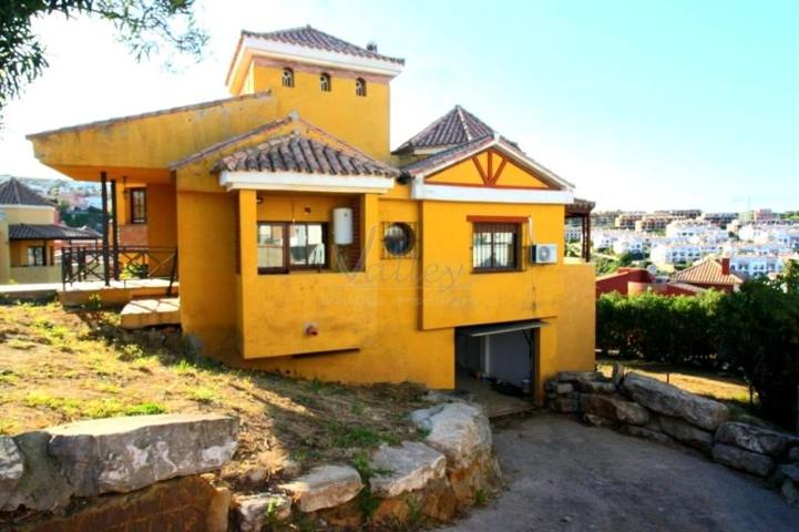 Chalet en venta en Alcaidesa, Alcaidesa photo 0