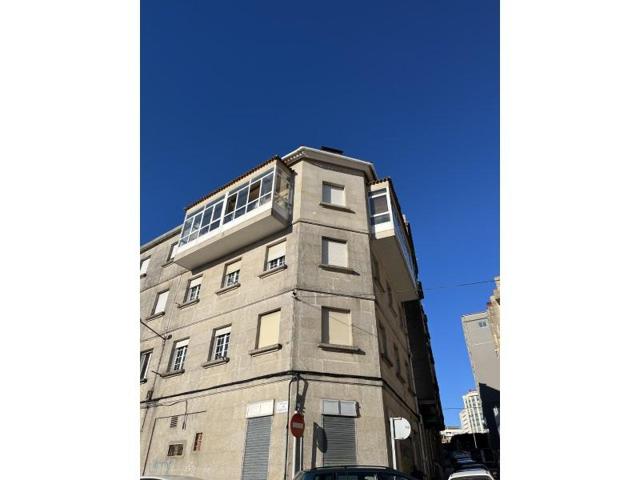 Edificio en venta en Vigo, Salgueira photo 0