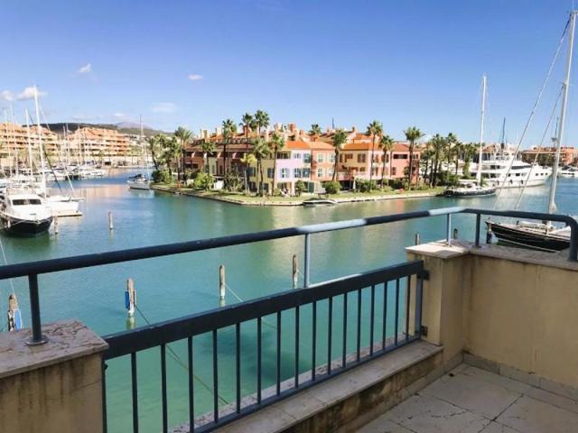 Apartamento en venta en Sotogrande, Sotogrande Marina photo 0