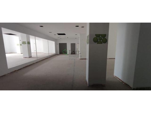Local comercial en venta en Badajoz photo 0