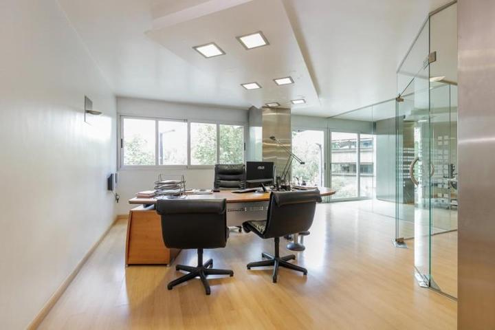 Local comercial en venta en Granada, Realejo photo 0