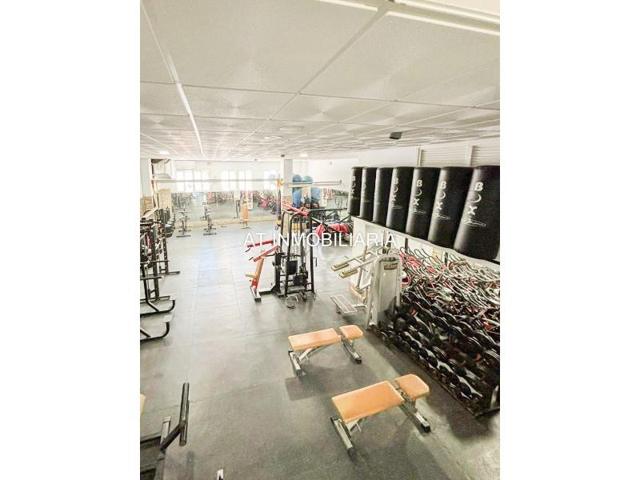 Local comercial en venta en Cádiz photo 0