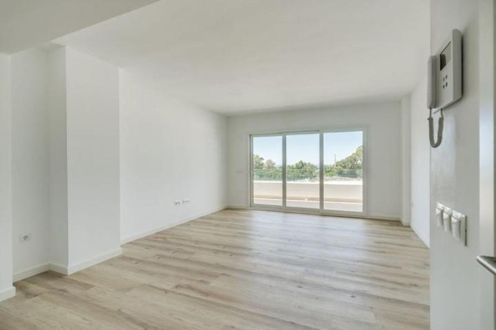 Apartamento en venta en Marbella, Nueva Andalucía photo 0