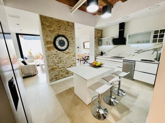 Chalet en venta en Calella, Centre photo 0