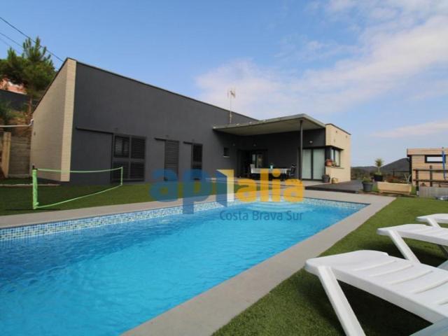 Chalet en venta en Lloret de Mar photo 0