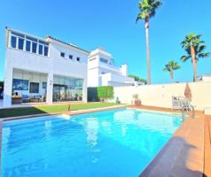 Chalet en venta en Chiclana de la Frontera, Las rapaces photo 0