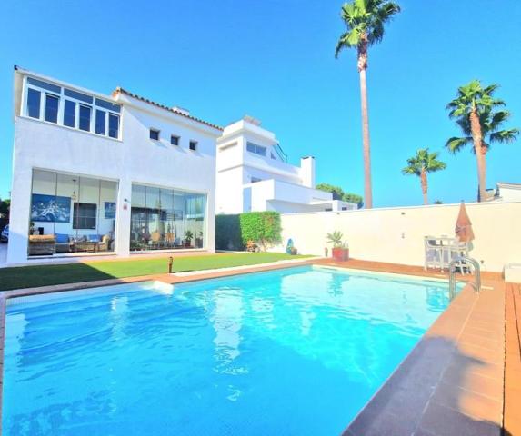 Chalet en venta en Chiclana de la Frontera, Las rapaces photo 0