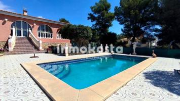 Chalet en venta en La Nucia photo 0