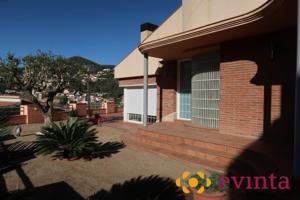 Chalet en venta en Vallirana, Can batlle photo 0