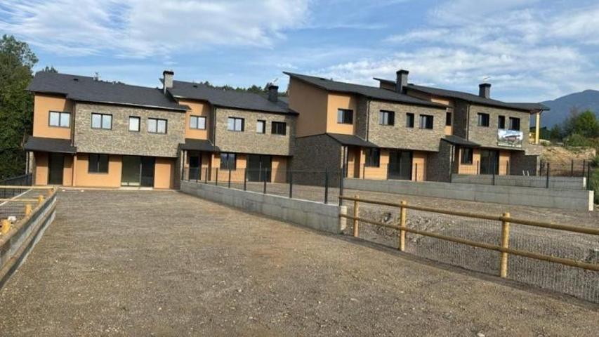 Adosada en venta en Montferrer i Castellbò, ARAVELL photo 0