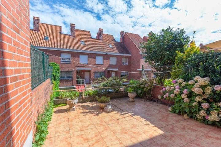 Adosada en venta en Santander, Sardinero photo 0