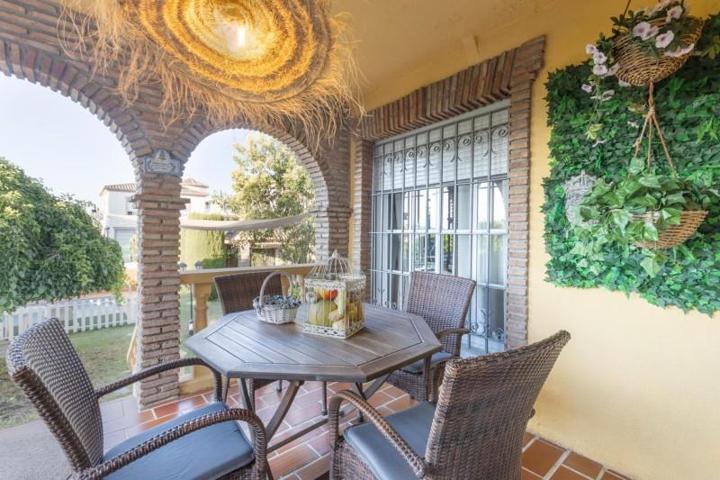 Chalet en venta en Zubia, Centro photo 0