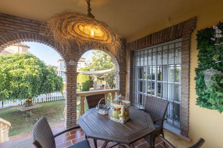 Chalet en venta en Zubia, Centro photo 0