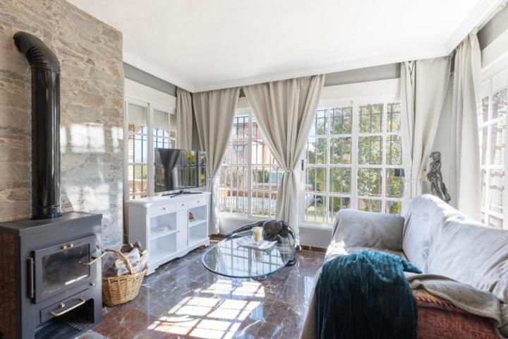 Chalet en venta en Zubia, Centro photo 0