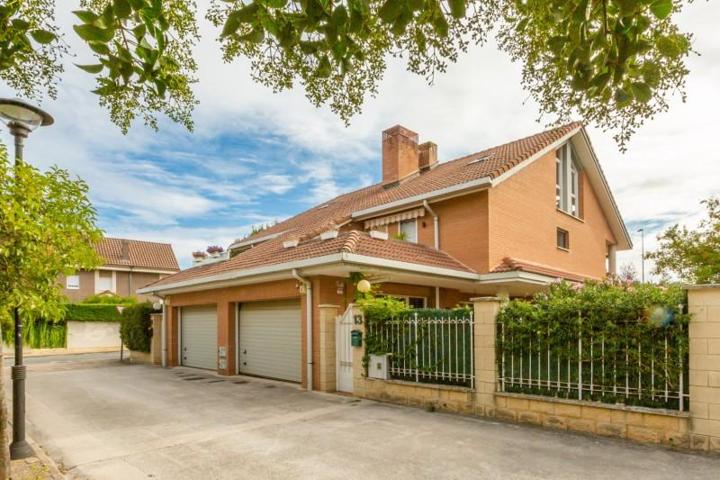 Casa en venta en Egüés, Egüés photo 0