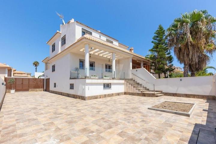 Chalet en venta en Torrevieja, Aguas Nuevas photo 0