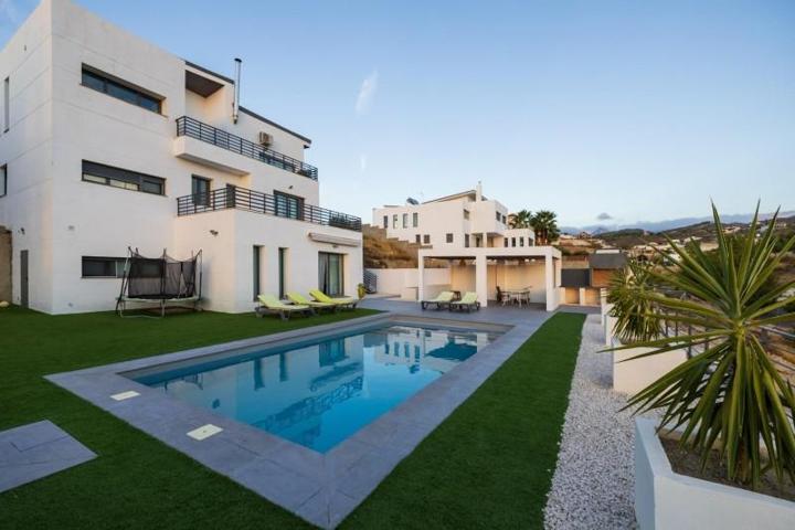 Chalet en venta en Zubia, Altos de la Zubia photo 0