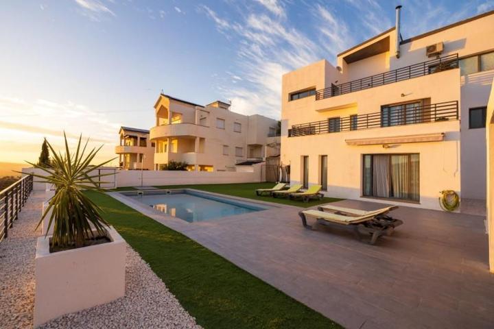 Chalet en venta en Zubia, Altos de la Zubia photo 0