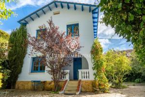 Casa en venta en Begues, Centro photo 0