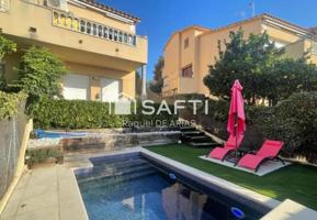 Casa en venta en Sant Pol de Mar photo 0