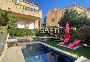 Casa en venta en Sant Pol de Mar photo 0