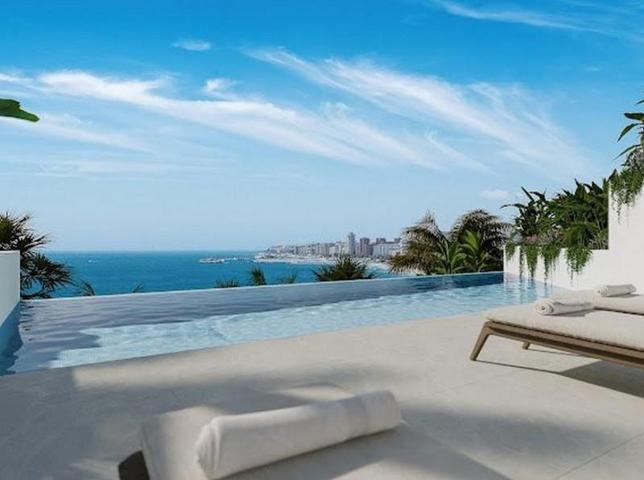 Adosada en venta en Fuengirola, Carihuela photo 0