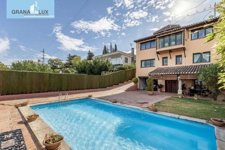 Chalet en venta en Monachil, Avenida de la libertad photo 0