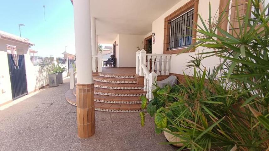 Chalet en venta en San Pedro del Pinatar, Villa alegría photo 0