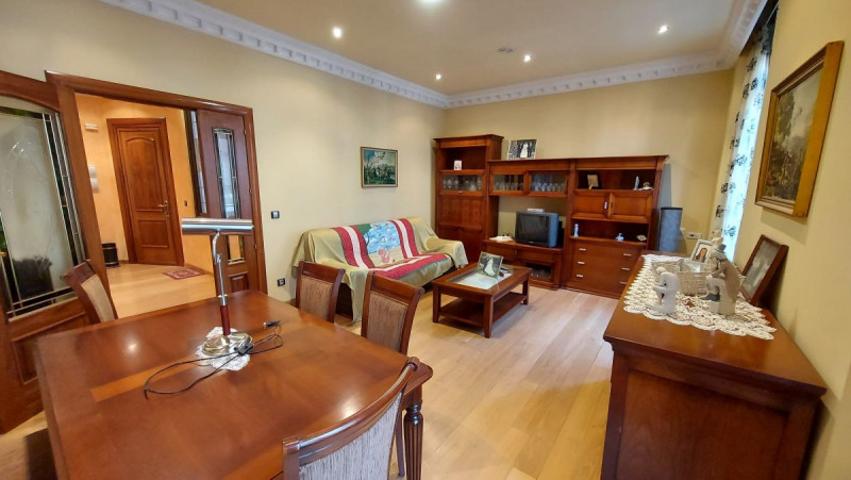 Piso en venta en León, Centro photo 0