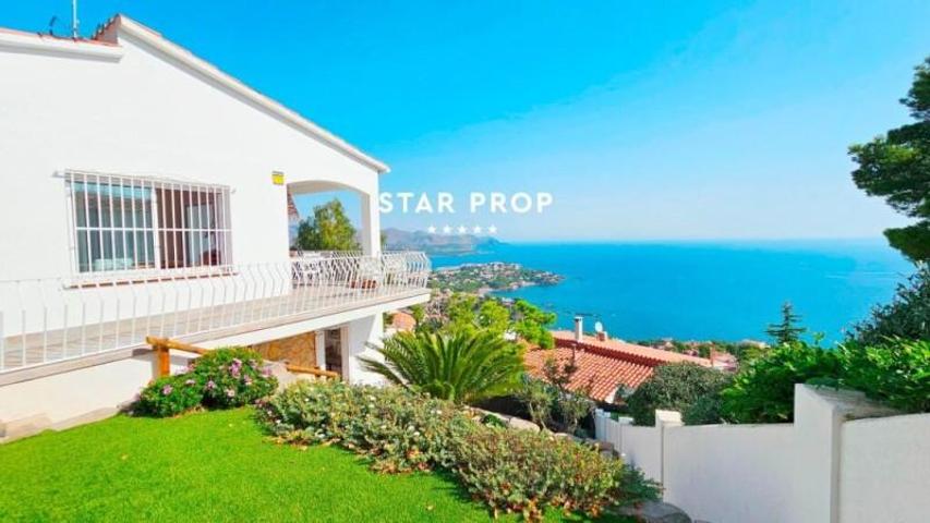 Casa en venta en Llançà photo 0