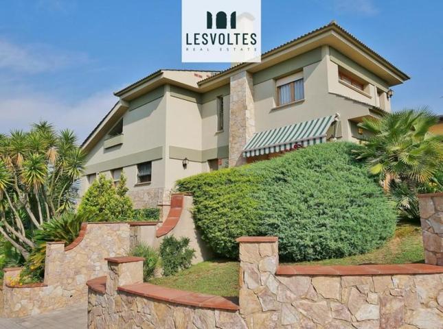 Chalet en venta en La Bisbal d'Empordà, Carrer Gavarres, 17100 photo 0