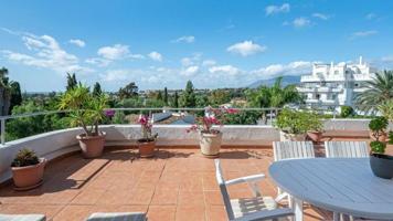 Apartamento en venta en Marbella, Guadalmina alta photo 0