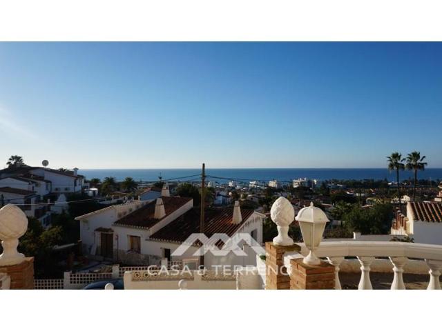 Local comercial en venta en Caleta de Vélez photo 0