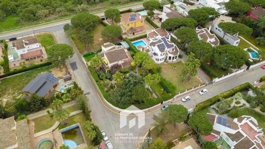 Chalet en venta en Aljaraque photo 0