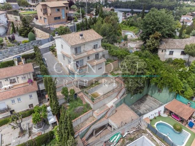 Chalet en venta en Cervelló photo 0