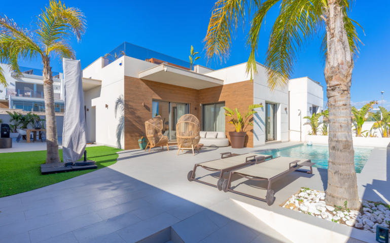 Chalet en venta en San Miguel de Salinas, San Miguel de Salinas photo 0