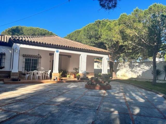 Chalet en venta en Chiclana de la Frontera, Coto la campa photo 0