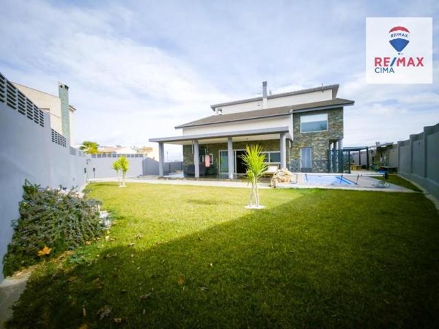 Chalet en venta en Baza, Andalucia photo 0