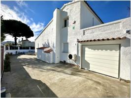 Casa en venta en Empuriabrava photo 0