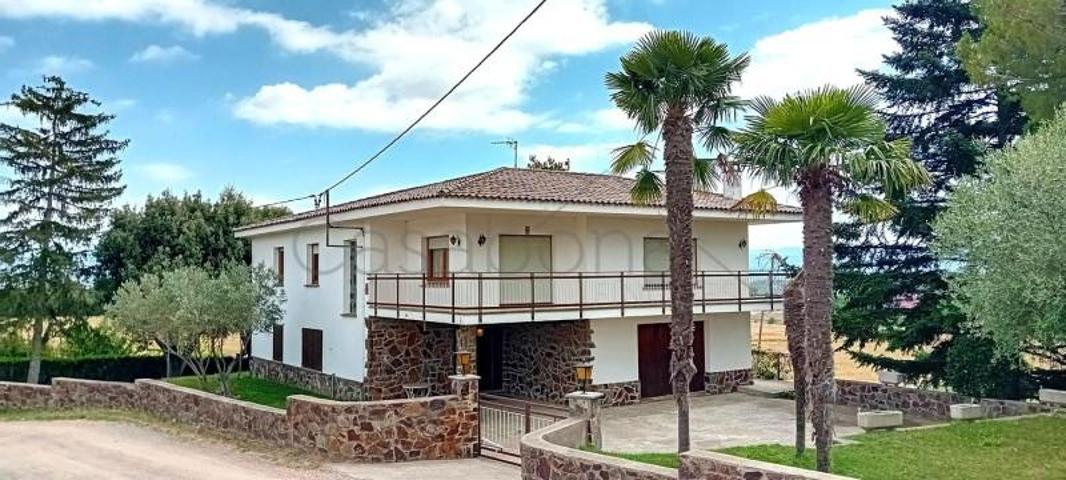 Chalet en venta en Gurb photo 0