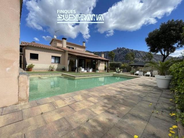 Casa en venta en Collbató, Collbató photo 0