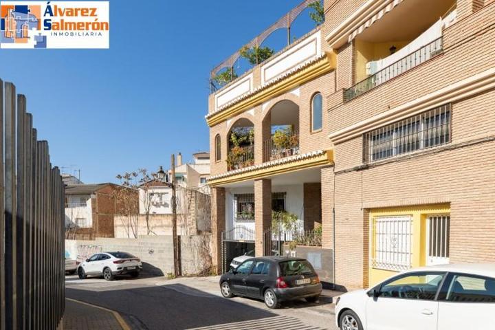 Casa en venta en Peligros, Centro photo 0