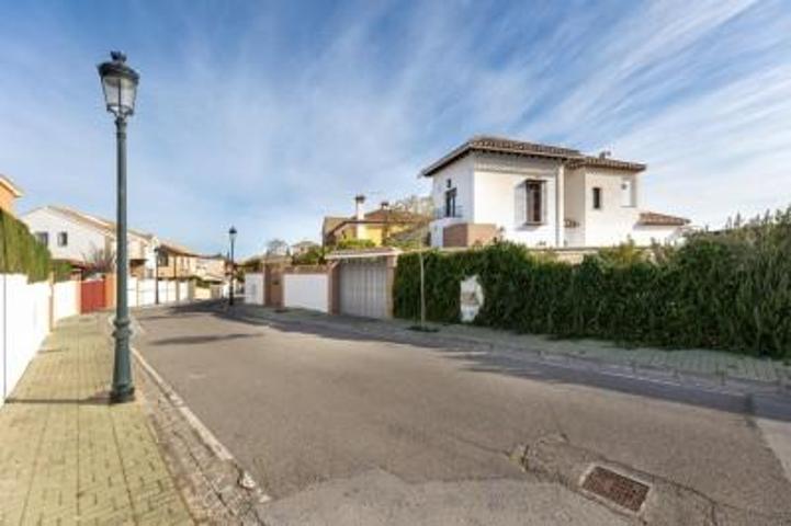 Chalet en venta en Otura, AFUERAS photo 0