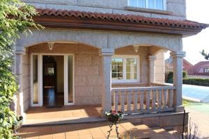 Casa en venta en Oleiros, Montrove photo 0