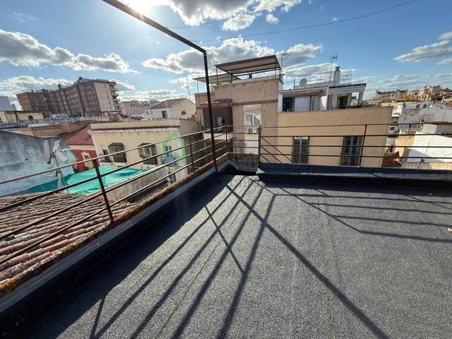 Edificio en venta en Badajoz photo 0